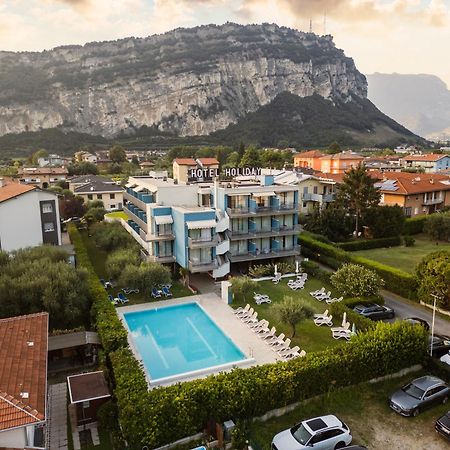 Hotel Holiday Sport & Relax Torbole Sul Garda Екстериор снимка