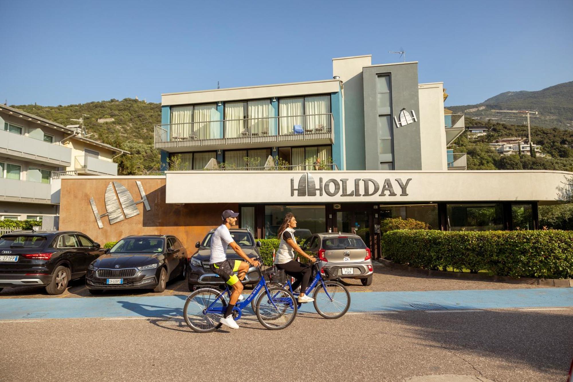 Hotel Holiday Sport & Relax Torbole Sul Garda Екстериор снимка