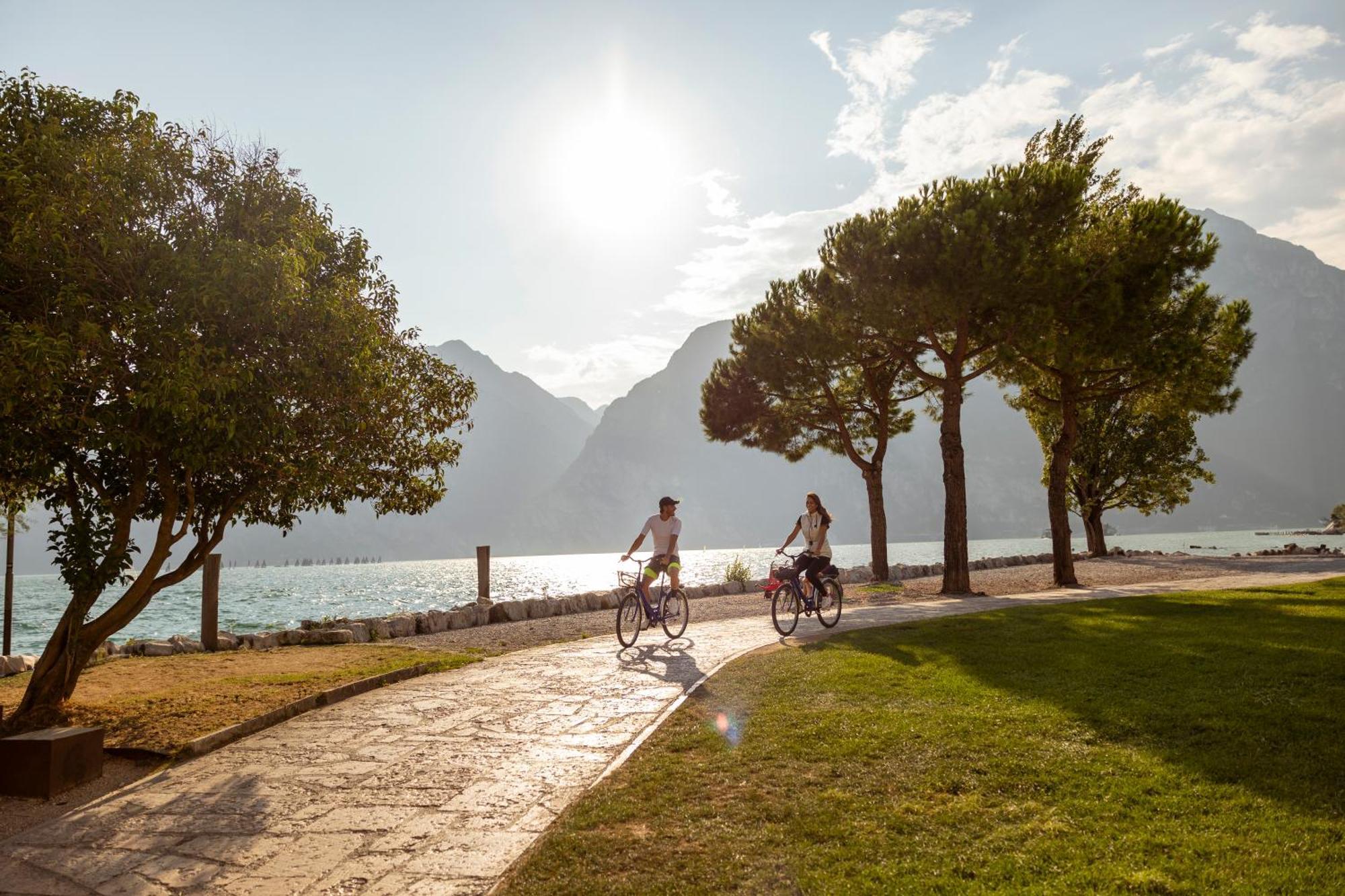 Hotel Holiday Sport & Relax Torbole Sul Garda Екстериор снимка