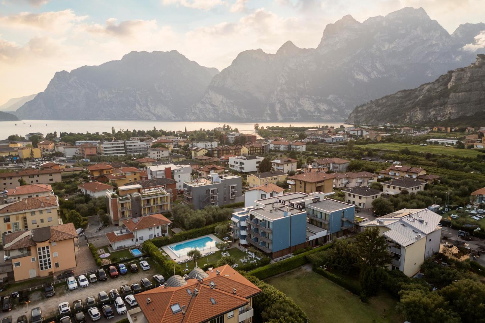 Hotel Holiday Sport & Relax Torbole Sul Garda Екстериор снимка