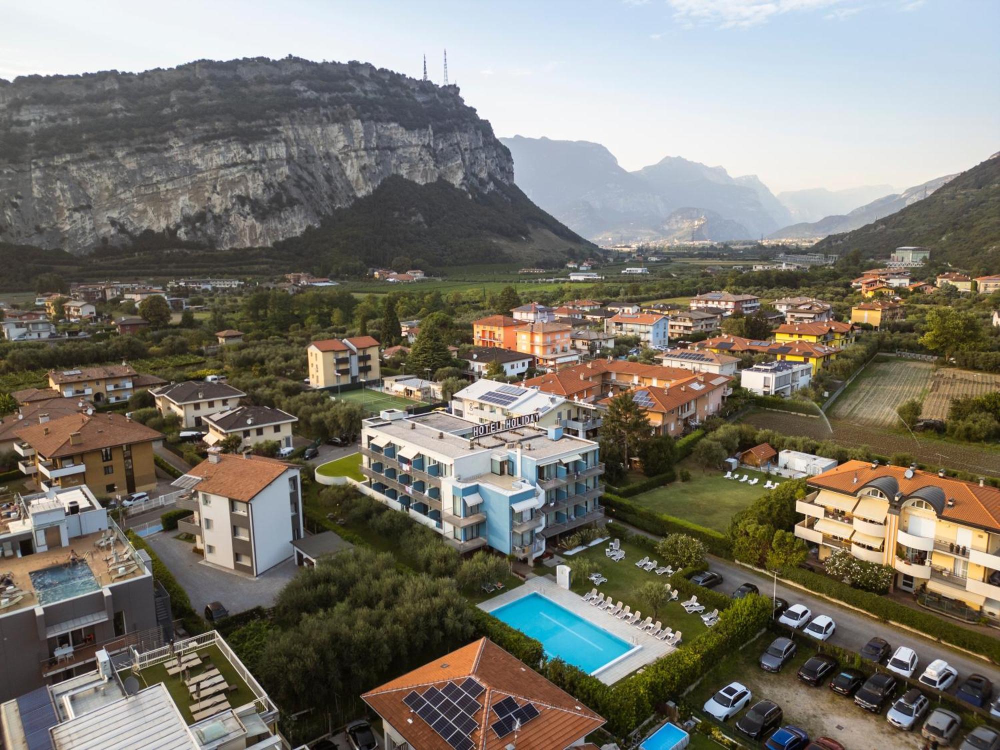 Hotel Holiday Sport & Relax Torbole Sul Garda Екстериор снимка