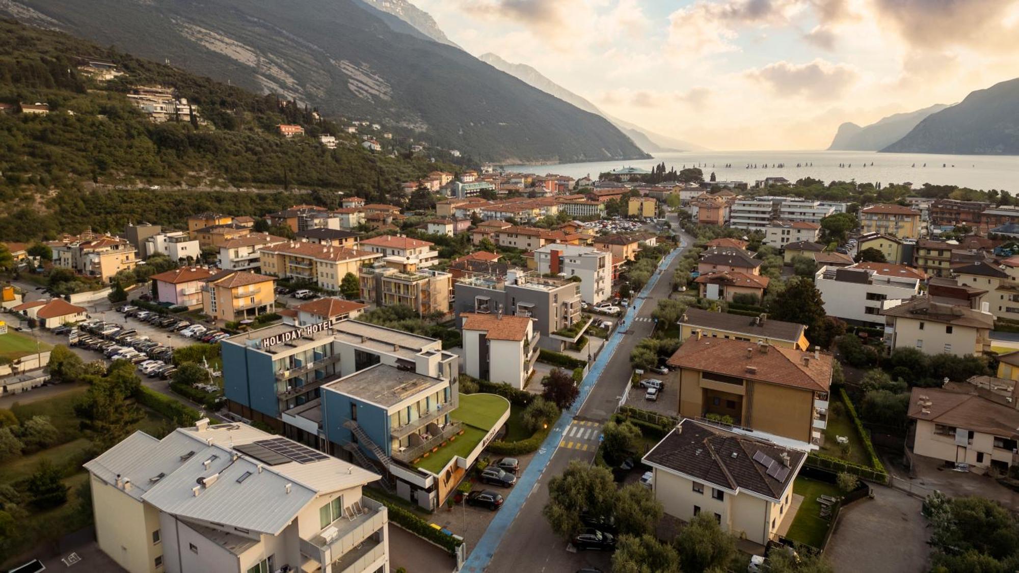 Hotel Holiday Sport & Relax Torbole Sul Garda Екстериор снимка