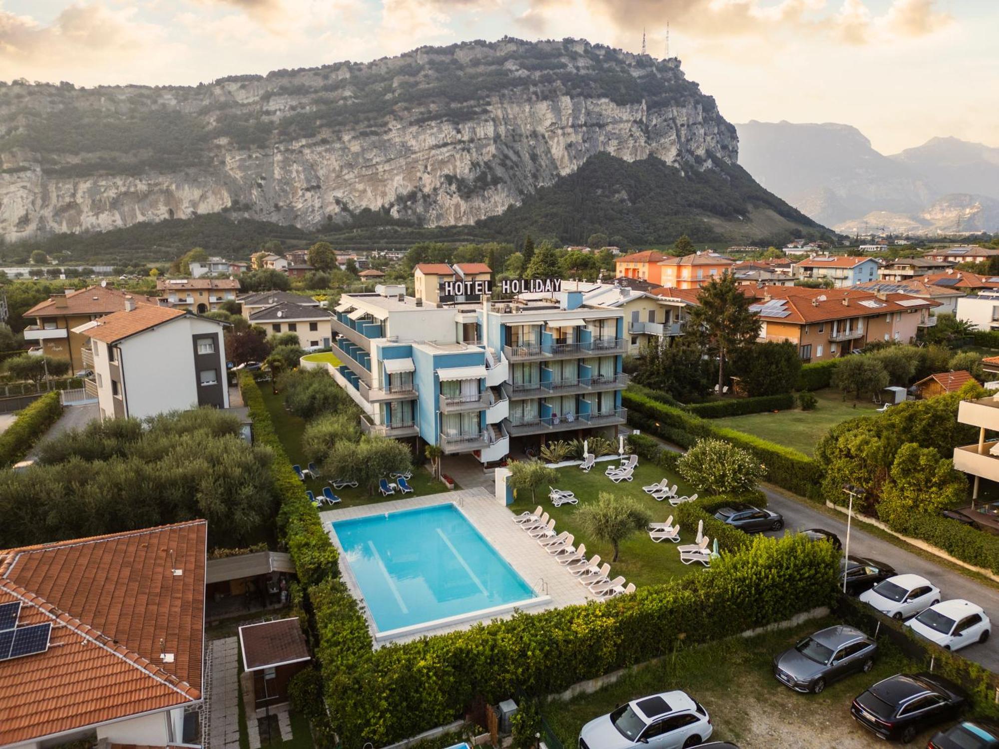 Hotel Holiday Sport & Relax Torbole Sul Garda Екстериор снимка