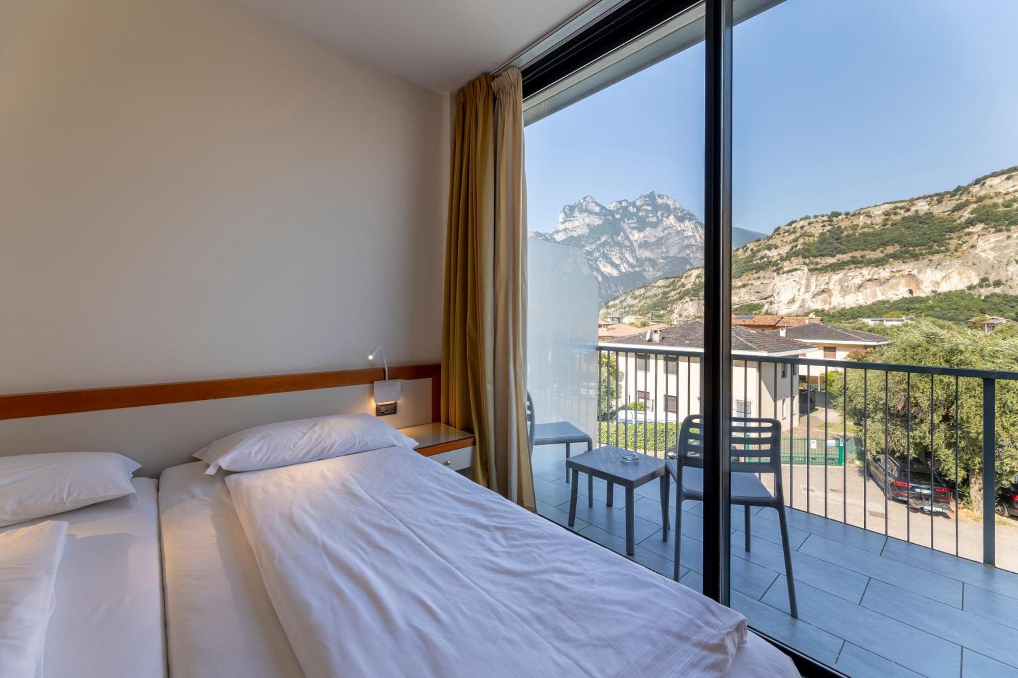 Hotel Holiday Sport & Relax Torbole Sul Garda Екстериор снимка