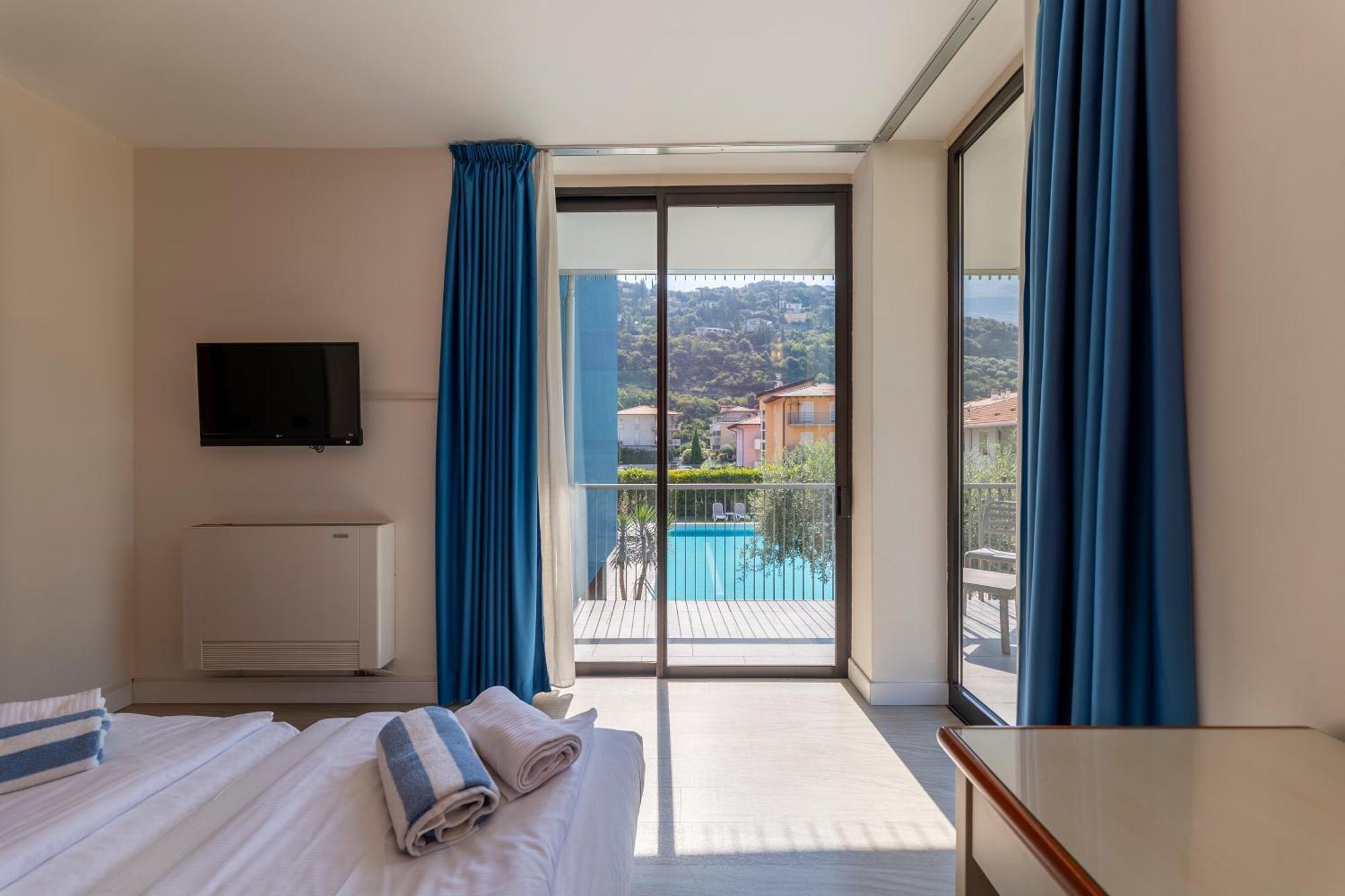 Hotel Holiday Sport & Relax Torbole Sul Garda Екстериор снимка