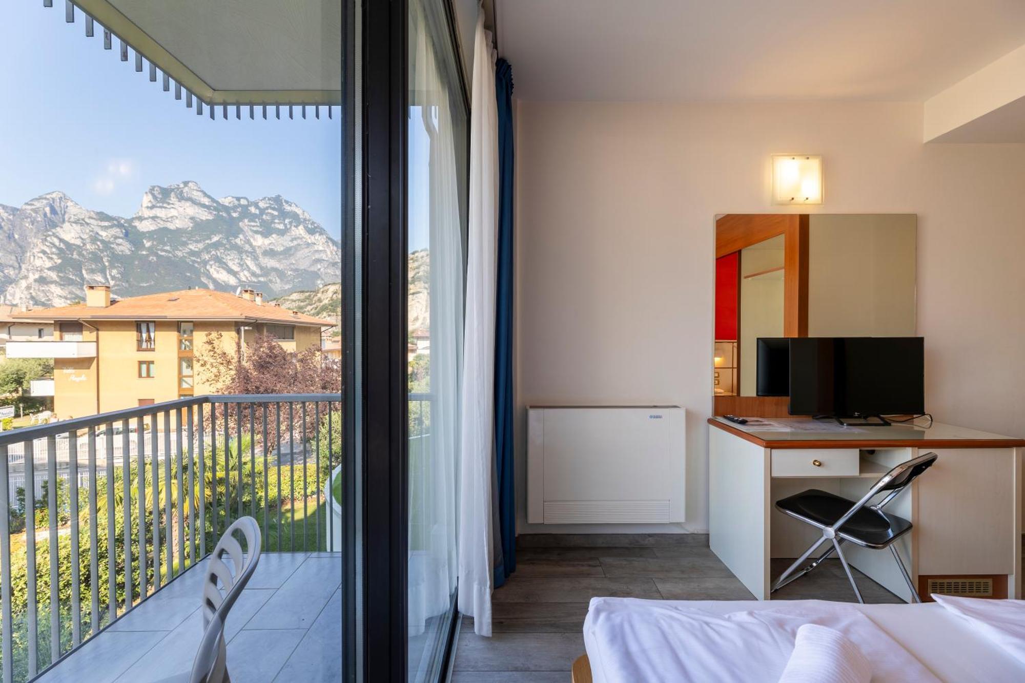 Hotel Holiday Sport & Relax Torbole Sul Garda Екстериор снимка