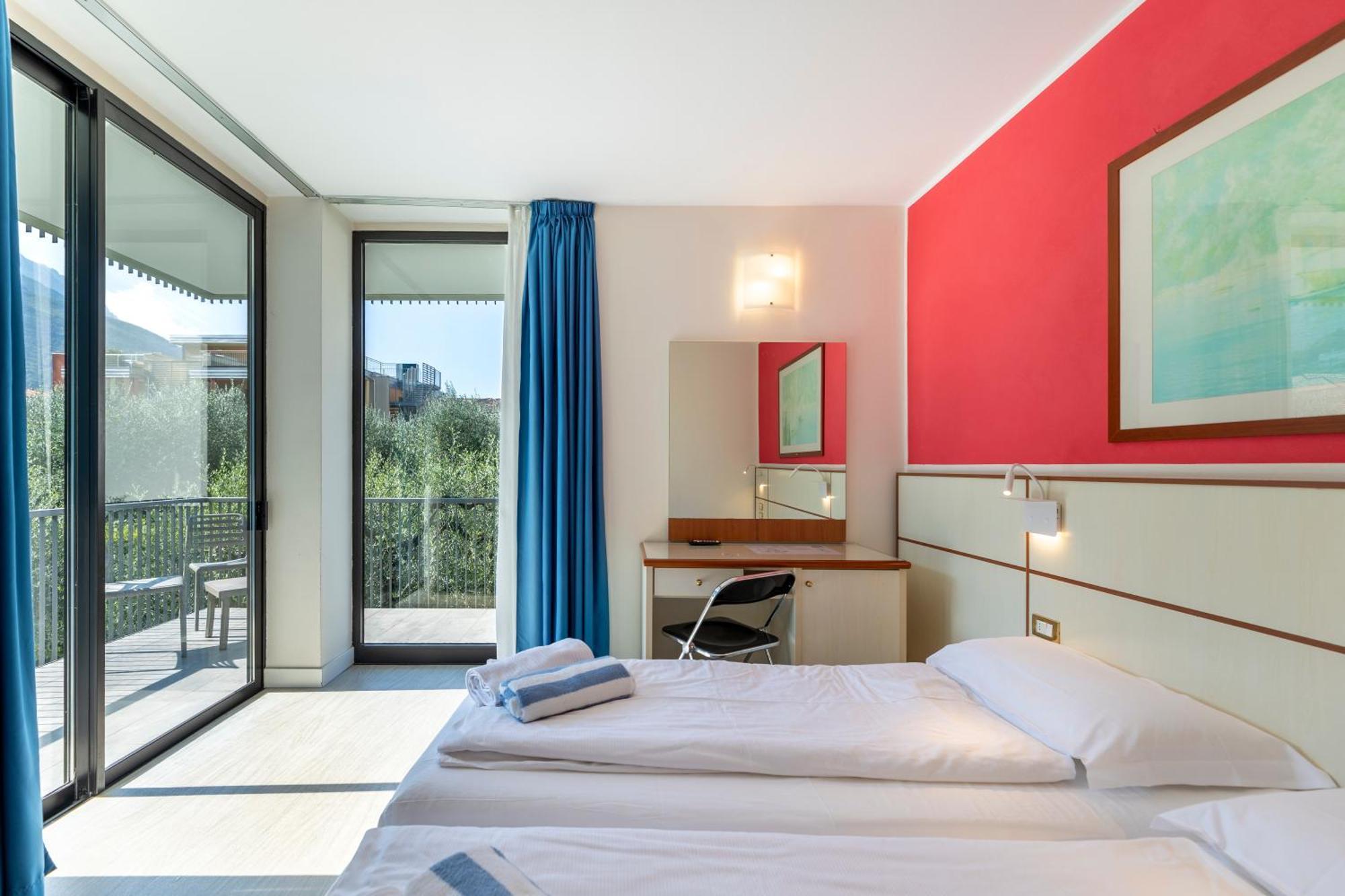 Hotel Holiday Sport & Relax Torbole Sul Garda Екстериор снимка