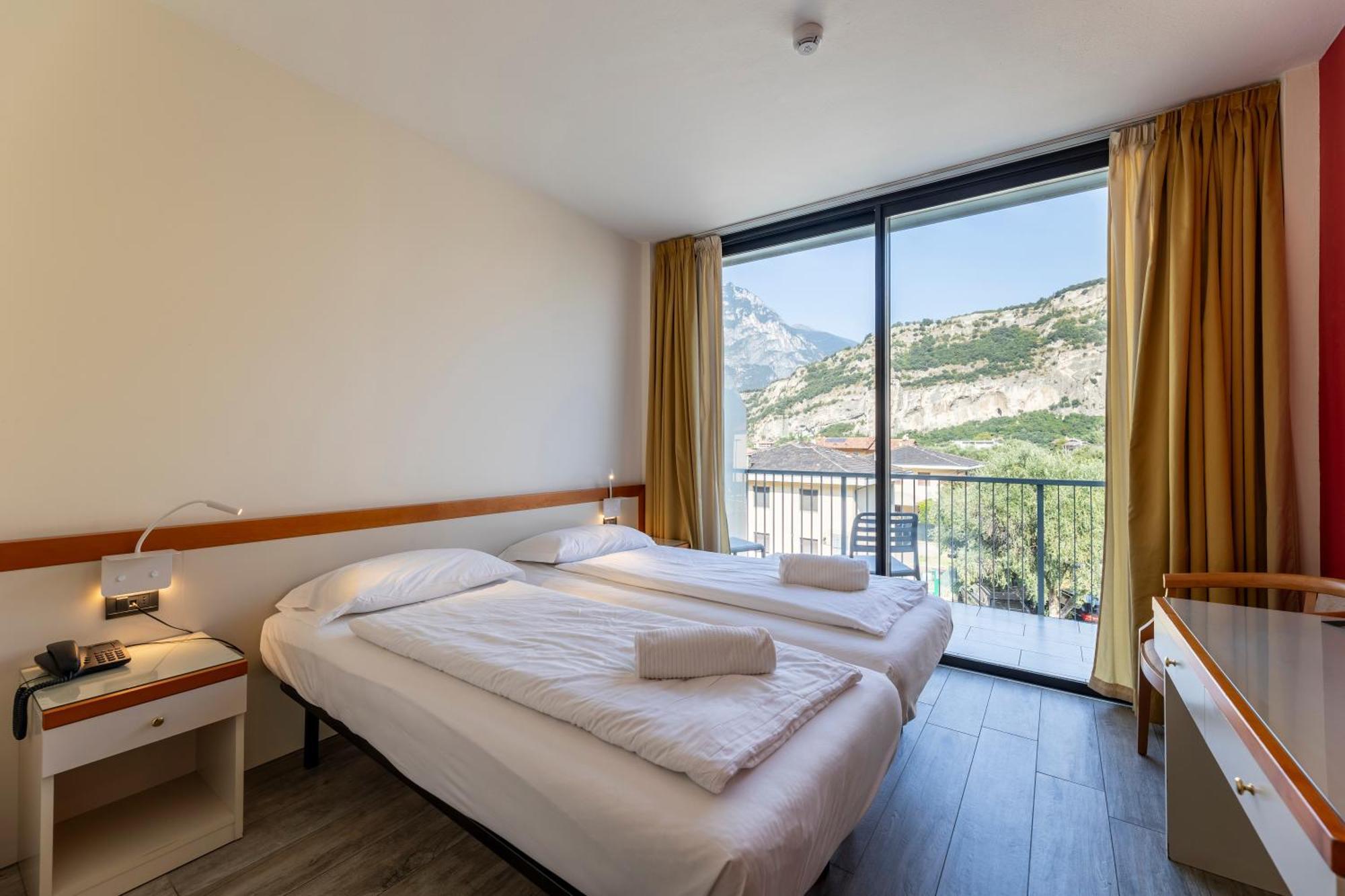 Hotel Holiday Sport & Relax Torbole Sul Garda Екстериор снимка